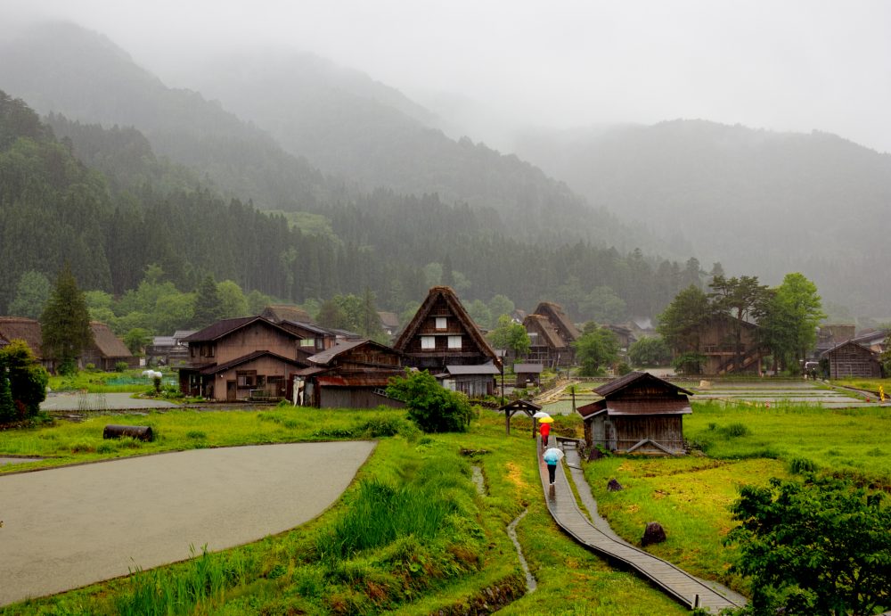 pluja-a-shirakawago